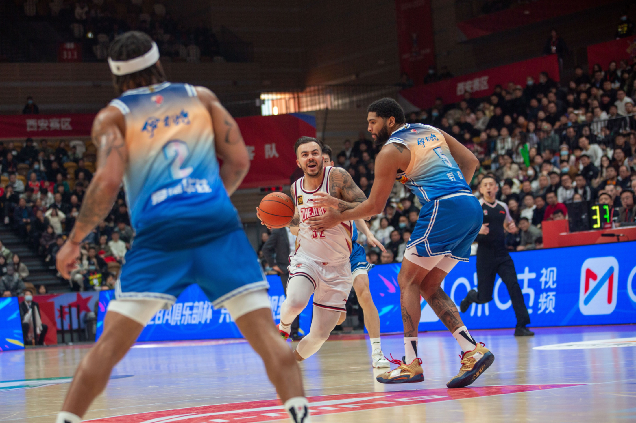 星空棋牌 -关于冲刺阶段深圳男篮外线爆发：NBA总决赛节点到来，更衣室稳定，更衣室氛围转暖的信息