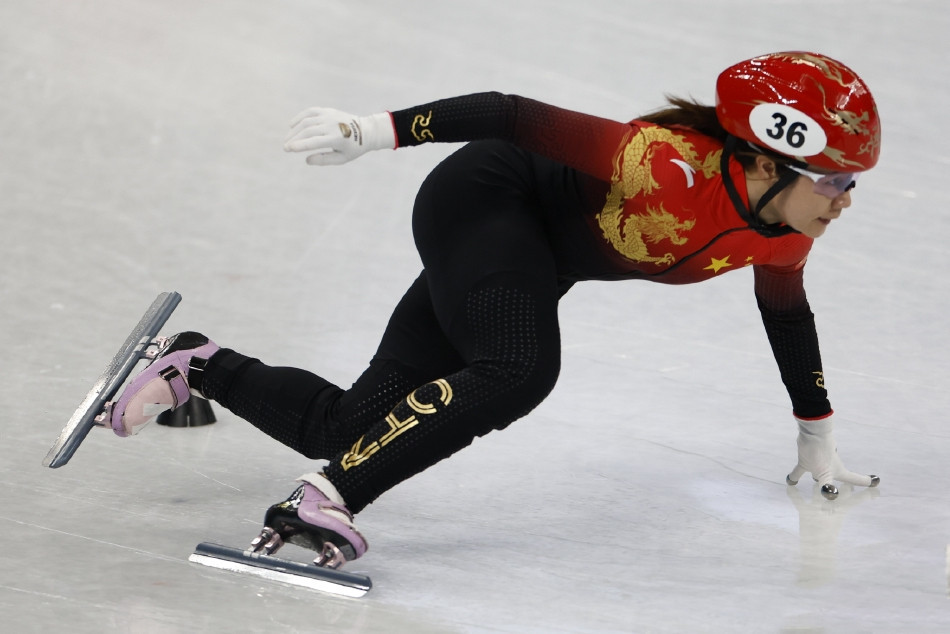 星空体育平台 -荷甲窗口期再迎强敌；阿斯顿维拉遗憾出局；主帅态度——压力陡增；控场能力受关注的简单介绍